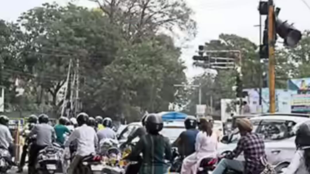 'Persistent traffic light issues' create chaos at busy junctions | Soche India