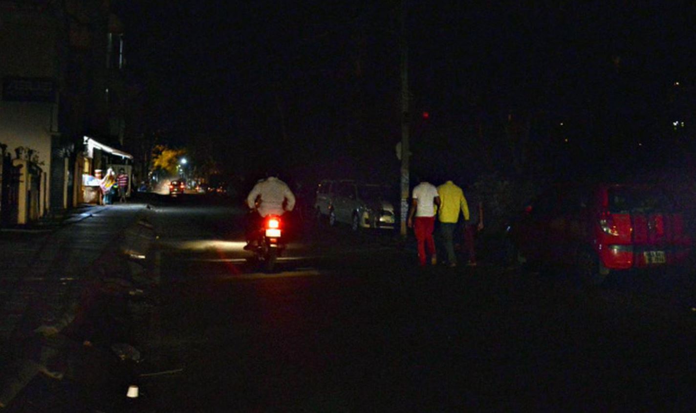 Without street lights, it is scary and dangerous to walk at night | Soche India