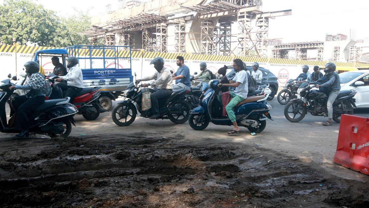 Ahmedabad is struggling to expand public EV charging infrastructure, affecting e | Soche India