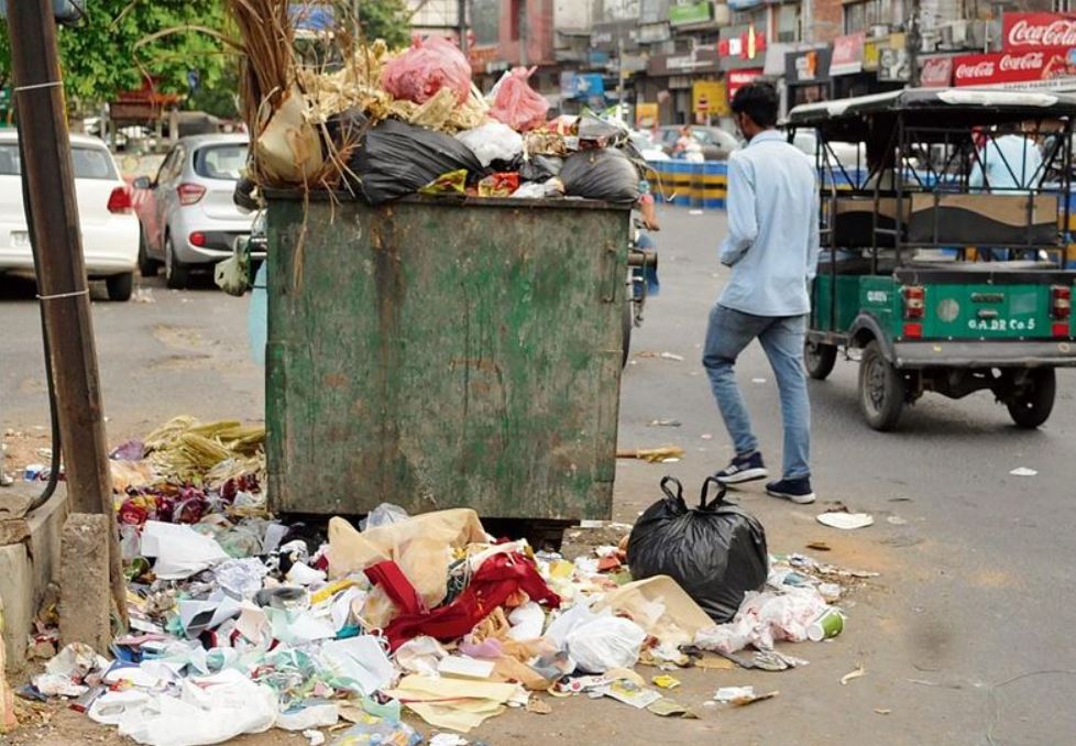 Overflowing garbage bins | Soche India